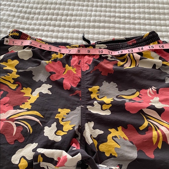 Patagonia Black and Pink Floral Short - Picture 6 of 7
